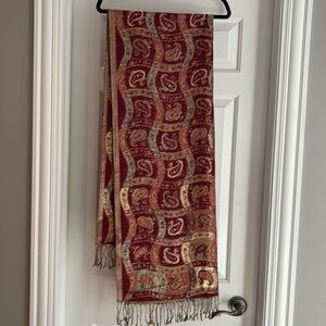 Stunning never worn gold thread pashmina. Approx 27.5”x69”. Bought in Scotland.